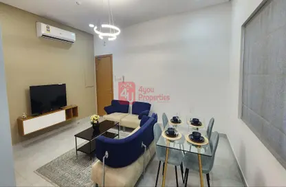 Living / Dining Room image for: Apartment - 1 Bedroom - 2 Bathrooms for rent in Janabiya - Northern Governorate, Image 1