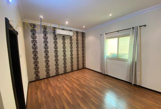 982452 - Property Image 2