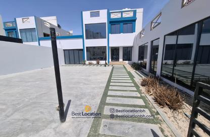 Whole Building - Studio - 4 Bathrooms for rent in Maqabah - Northern Governorate