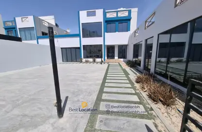 Whole Building - Studio - 4 Bathrooms for rent in Maqabah - Northern Governorate