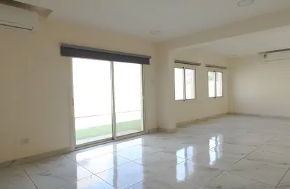 Villa - 3 Bedrooms - 4 Bathrooms for rent in Northern City (Madinat Salman) - Northern Governorate