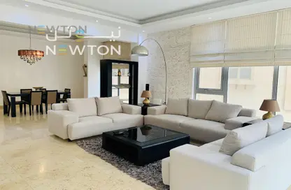 Apartment - 2 Bedrooms - 3 Bathrooms for rent in Al Juffair - Capital Governorate