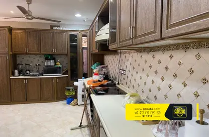 Kitchen image for: Villa - 5 Bedrooms - 5 Bathrooms for rent in Maqabah - Northern Governorate, Image 1