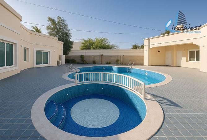 967812 - Property Image 2