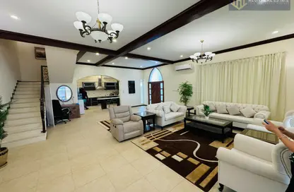 فيلا - 4 غرف نوم - 5 حمامات للايجار في الحد - المحرق