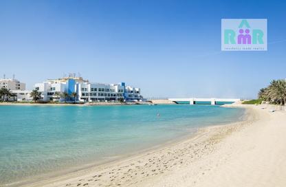Villa - 2 Bedrooms - 4 Bathrooms for rent in Tala Island - Amwaj Islands - Muharraq Governorate