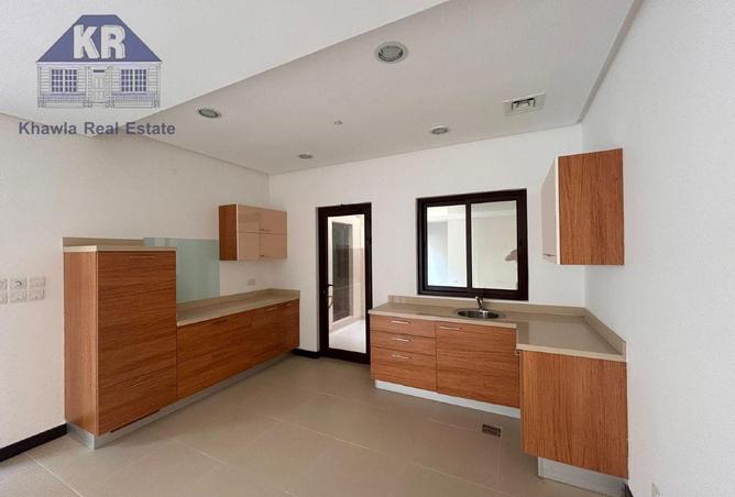 975583 - Property Image 2