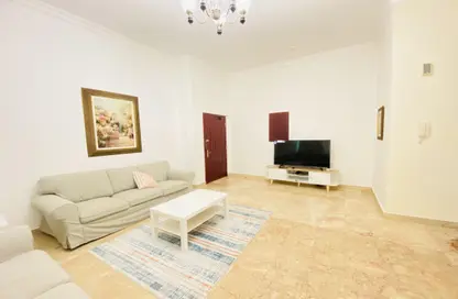 Apartment - 2 Bedrooms - 2 Bathrooms for rent in Segaya - Manama - Capital Governorate