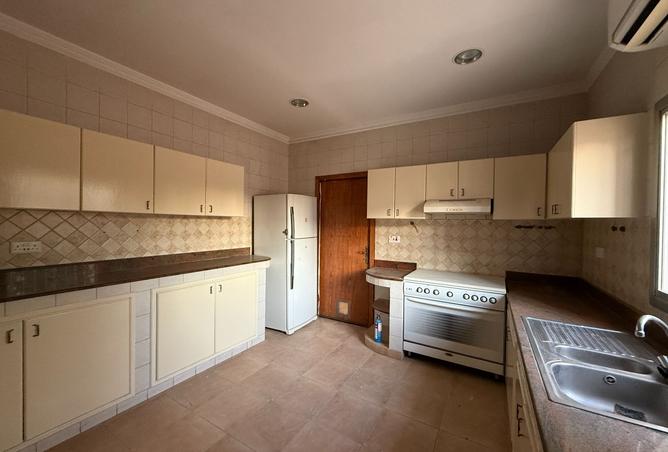 990390 - Property Image 3