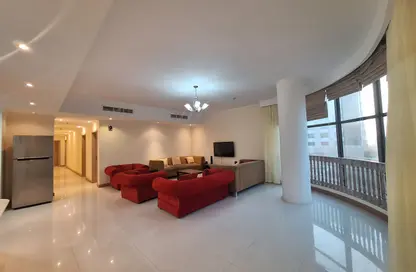 Apartment - 3 Bedrooms - 4 Bathrooms for rent in Seef - Capital Governorate