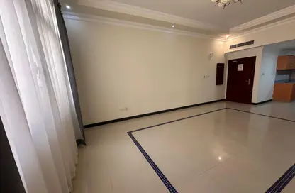 Apartment - 2 Bedrooms - 3 Bathrooms for rent in Al Juffair - Capital Governorate