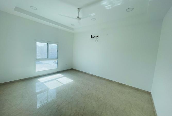 985766 - Property Image 2