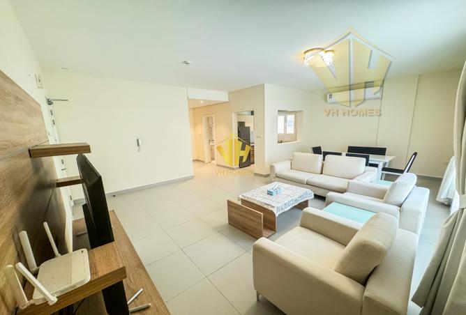 910289 - Property Image 2