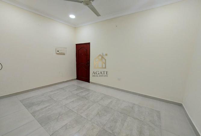 Apartment - 2 Bedrooms - 1 Bathroom for rent in Hoora - Capital Governorate