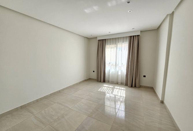 982476 - Property Image 3