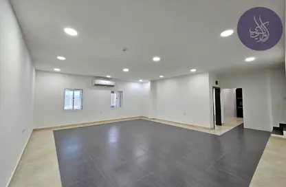 Duplex - 4 Bedrooms - 3 Bathrooms for rent in Saar - Northern Governorate