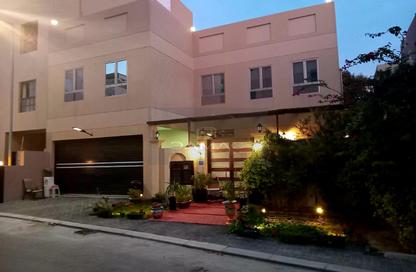 Villa - 6 Bedrooms - 6 Bathrooms for sale in Janabiya - Northern Governorate