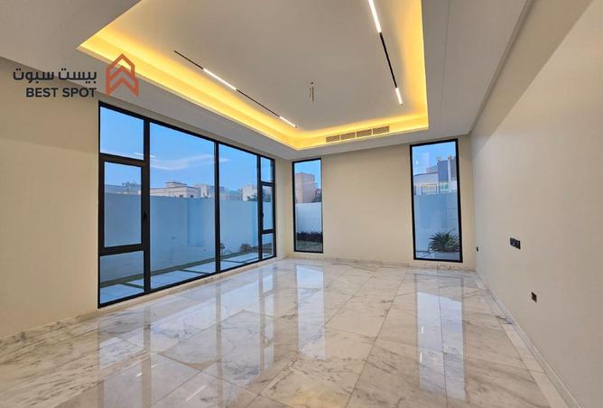 985639 - Property Image 2