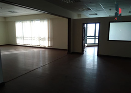 Large Commercial apartment with multiple parking