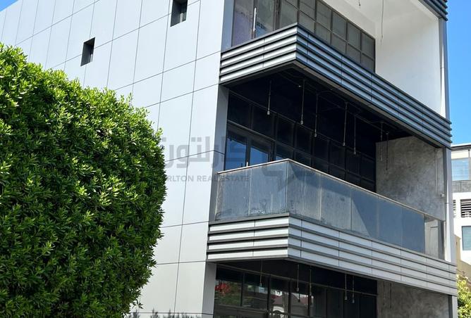 932443 - Property Image 2