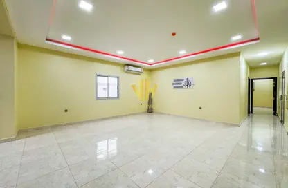 شقة - 2 غرف نوم - 2 حمامات للايجار في سار - المحافظة الشمالية