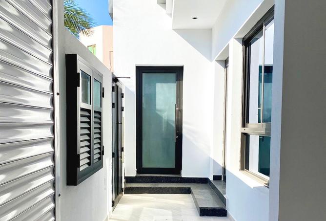 972322 - Property Image 2