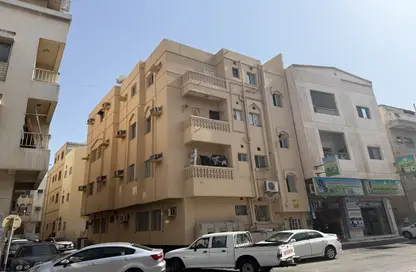 عمارة بالكامل - 8 غرف نوم - 8 حمامات للبيع في الحورة - محافظة العاصمة