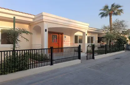 Villa - 4 Bedrooms - 5 Bathrooms for rent in Salmaniya - Manama - Capital Governorate