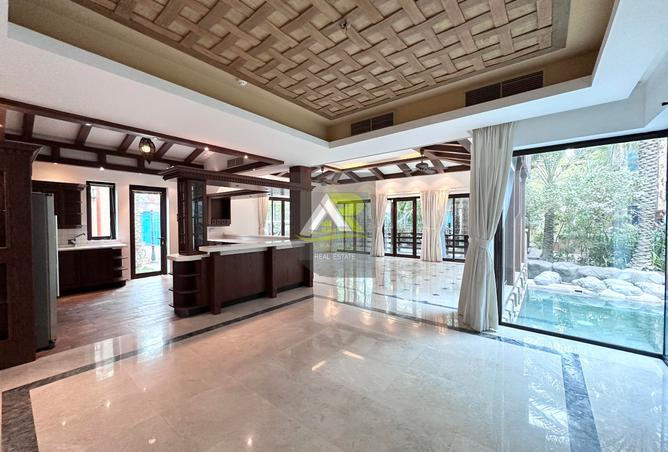 Villa - 4 Bedrooms - 5 Bathrooms for rent in Saar - Northern Governorate