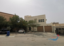 Villa - 6 bedrooms - 7 bathrooms for sale in Hamad Town - Northern Governorate