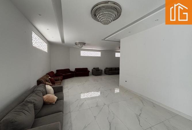 981142 - Property Image 2