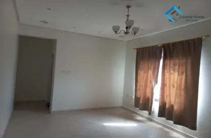 Empty Room image for: Apartment - 3 Bedrooms - 3 Bathrooms for rent in Janabiya - Northern Governorate, Image 1