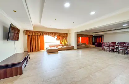 Penthouse - 4 Bedrooms - 4 Bathrooms for rent in Al Juffair - Capital Governorate