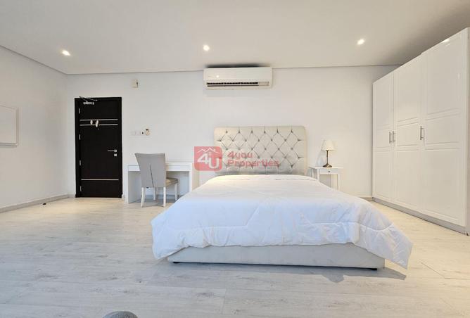 987571 - Property Image 2