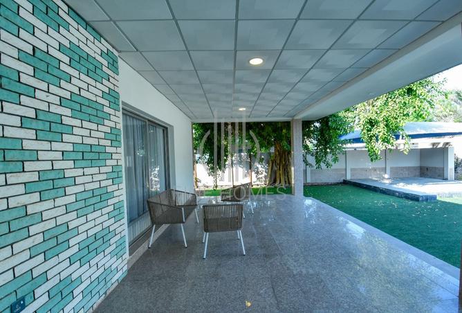 977805 - Property Image 2