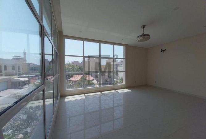 992707 - Property Image 2