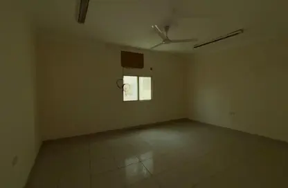 Apartment - 2 Bedrooms - 1 Bathroom for rent in Salmaniya - Manama - Capital Governorate
