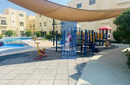 Compound - 4 Bedrooms - 5 Bathrooms for rent in Saar - Northern Governorate