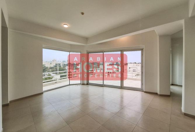 952362 - Property Image 2