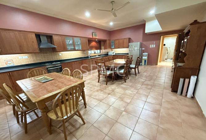 960449 - Property Image 2