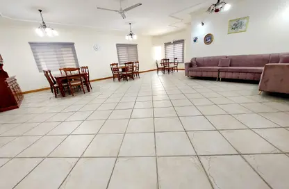 Apartment - 3 Bedrooms - 3 Bathrooms for rent in Al Juffair - Capital Governorate