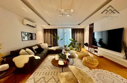 Living Room image for: Apartment - 3 Bedrooms - 5 Bathrooms for sale in Janabiya - Northern Governorate, Image 1