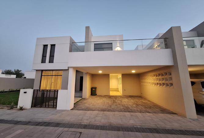 Villa - 4 Bedrooms - 5 Bathrooms for rent in Saar - Northern Governorate