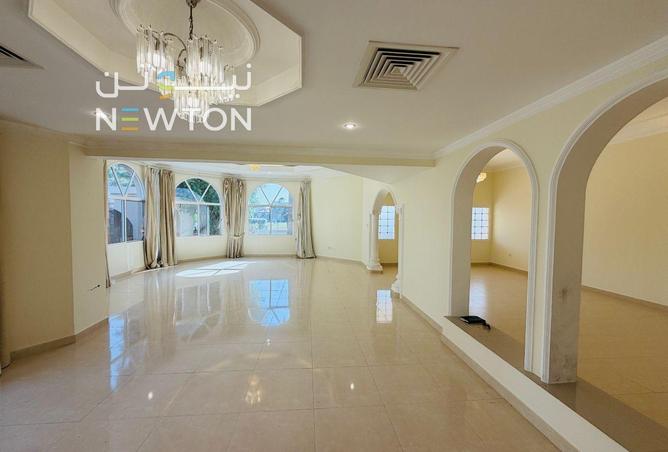 987110 - Property Image 2