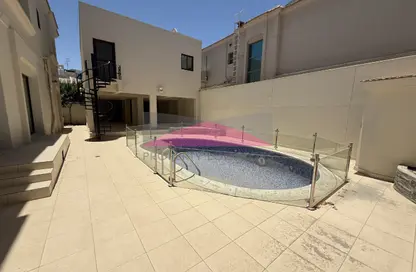 Villa - 4 Bedrooms - 4 Bathrooms for rent in Mahooz - Manama - Capital Governorate