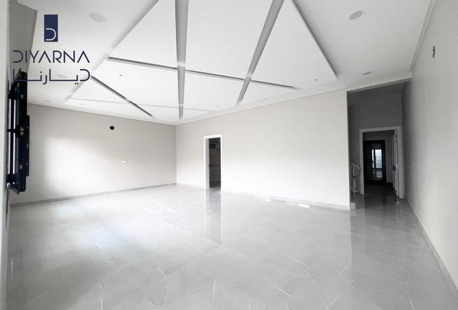 972230 - Property Image 2