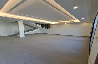 Whole Building - Studio - 5 Bathrooms for rent in Salmaniya - Manama - Capital Governorate