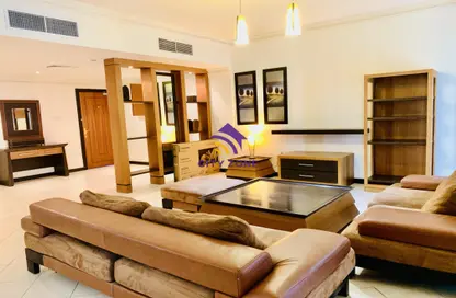 Apartment - 2 Bedrooms - 3 Bathrooms for rent in Al Juffair - Capital Governorate