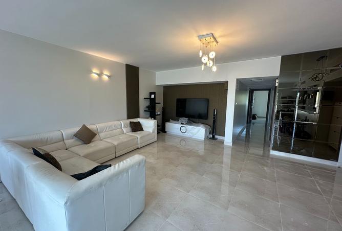 960706 - Property Image 2