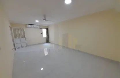 Apartment - 1 Bathroom for rent in Isa Town - Central Governorate